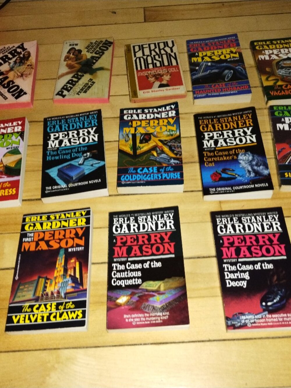 Lot #1 of Perry Mason from Elle Stanley Gardner Paperback books (1964 to 1989)